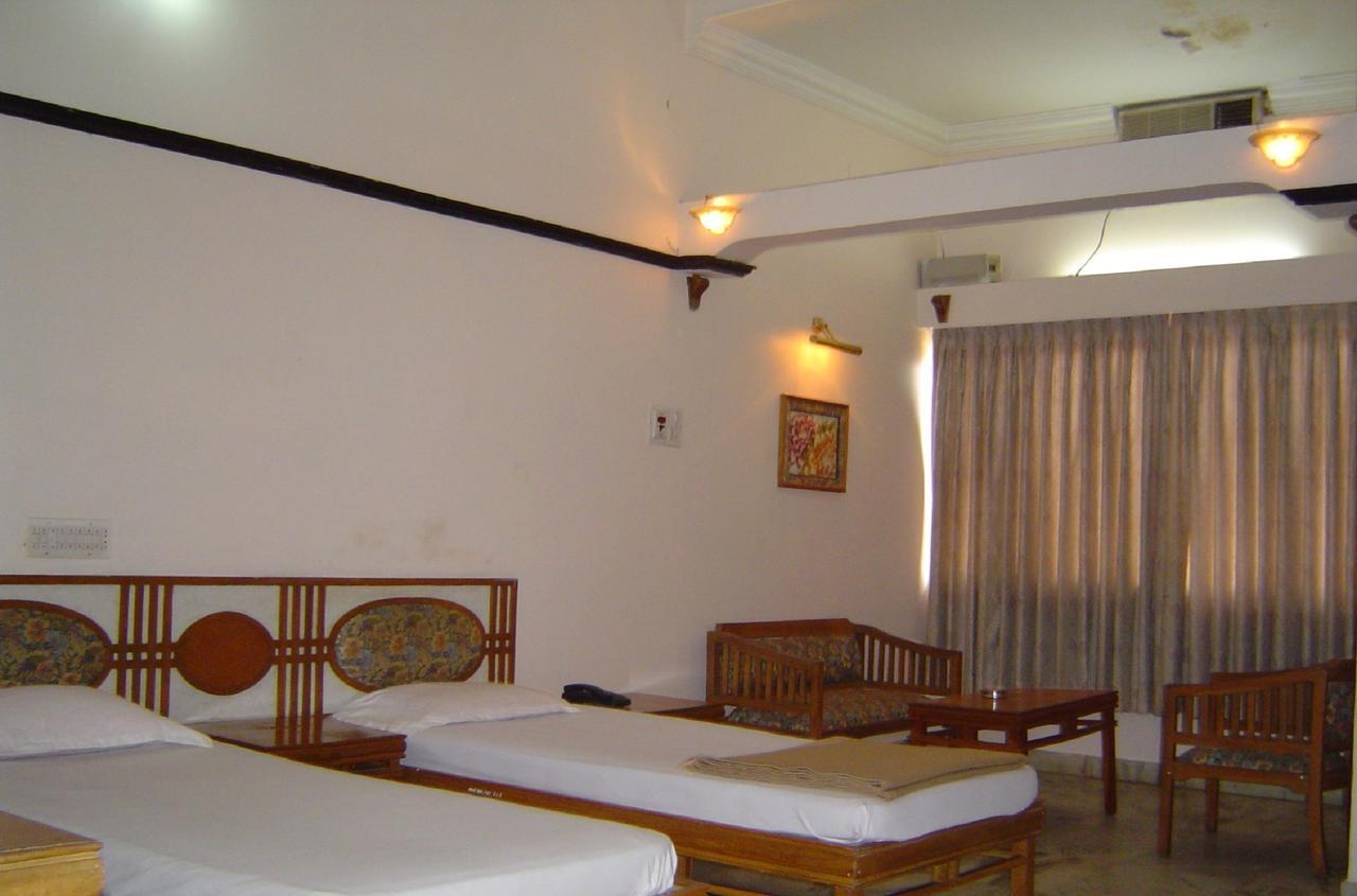 Amogha International Hotel Chitradurga Экстерьер фото